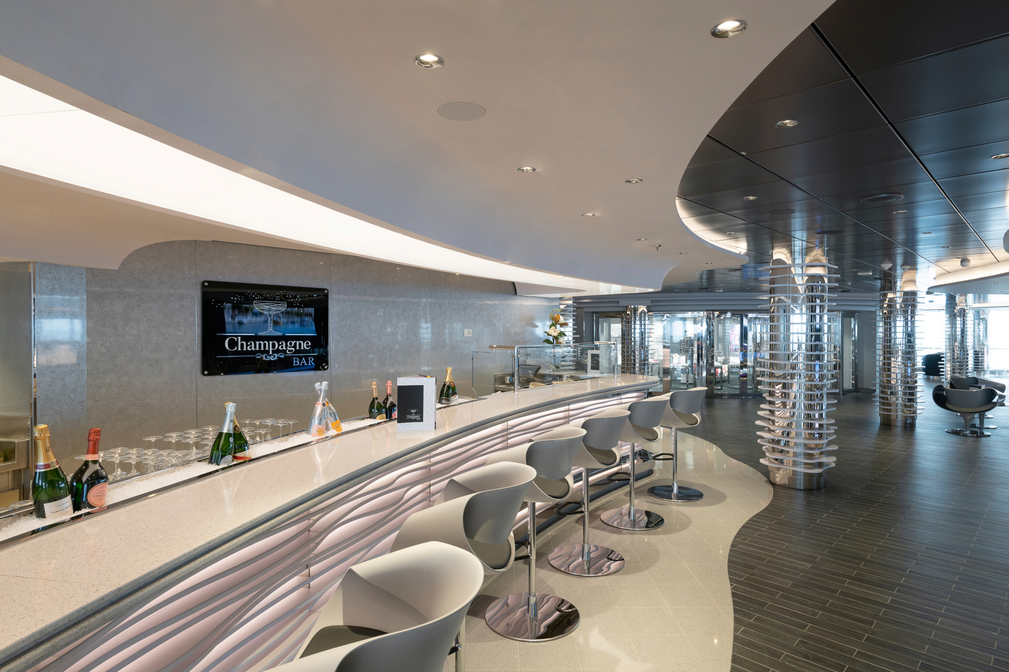 MyCruise MSC Seaview Offentlige-arealer Barer-lounger-atrium11